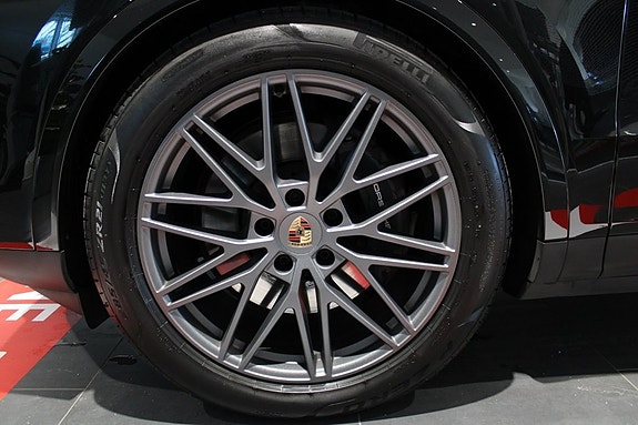 Porsche Cayenne 8 of 27