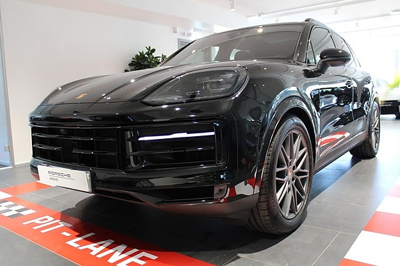 Porsche Cayenne 4 of 5