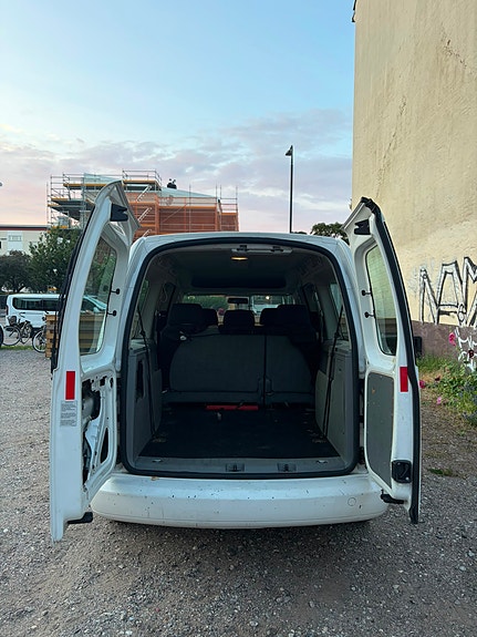 Volkswagen Caddy Maxi 4 of 10