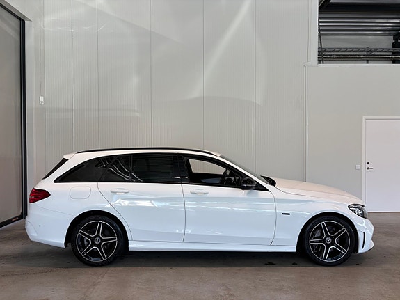Mercedes-Benz C300 2 of 22
