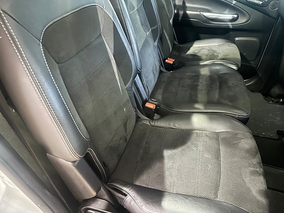 Ford S-MAX 9 of 13