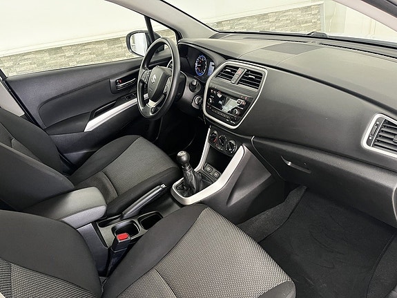 Suzuki S-Cross 13 of 19