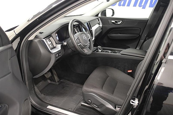 Volvo XC60 2 of 10