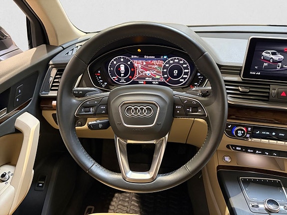 Audi Q5 9 of 16