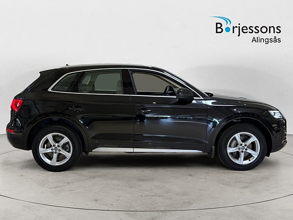 Audi Q5 2 of 5