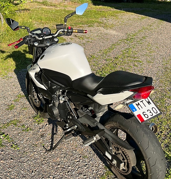 Yamaha XJ6 N {A2} 4 of 5