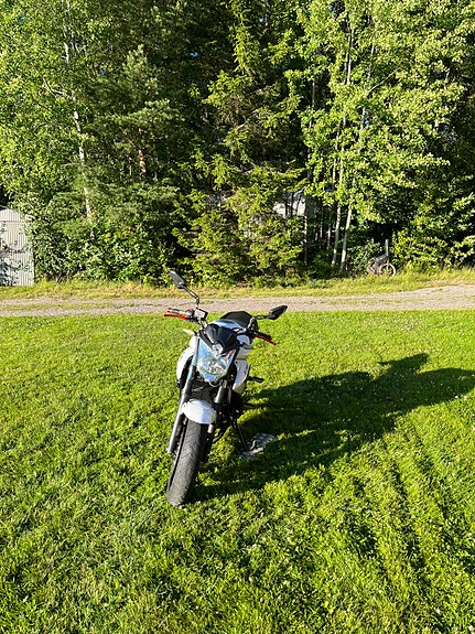 Yamaha XJ6 N {A2} 3 of 5