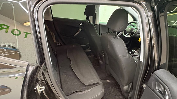 Peugeot 2008 14 of 18