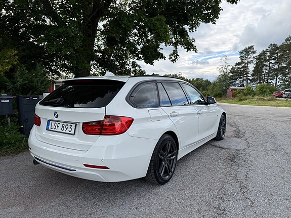 BMW 318d 11 of 13