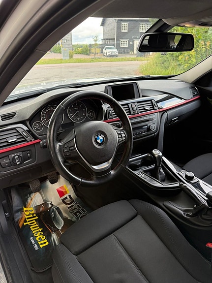 BMW 318d 4 of 13