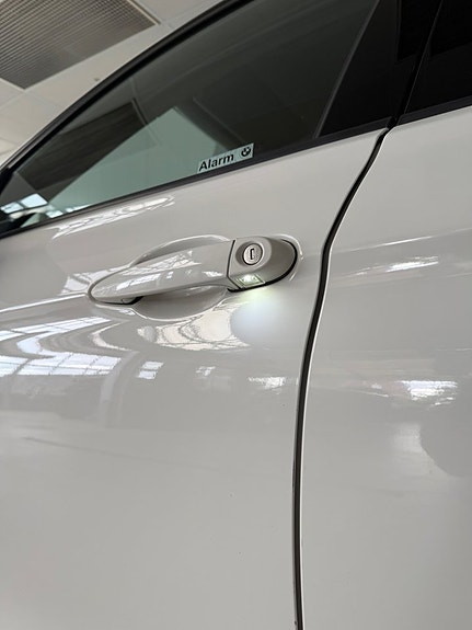 BMW 318d 12 of 13