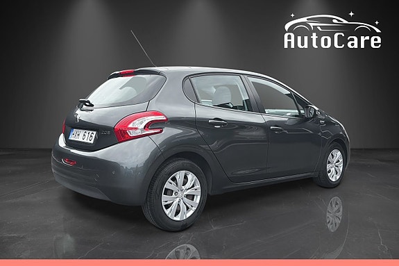 Peugeot 208 2 of 5