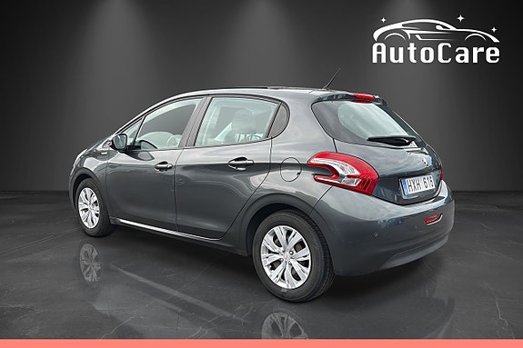 Peugeot 208 3 of 5