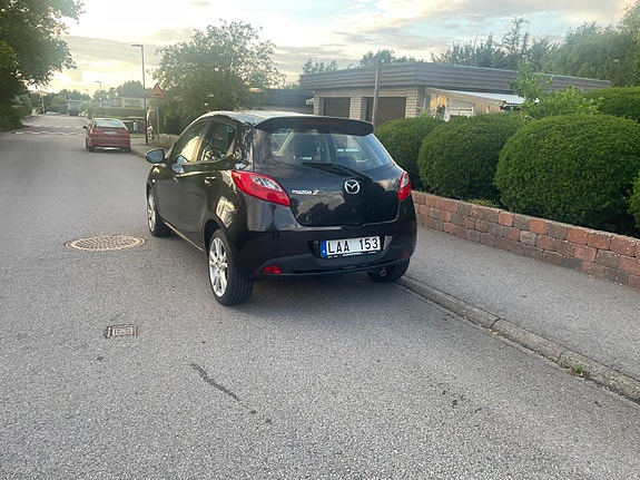 Mazda 2 3 of 5