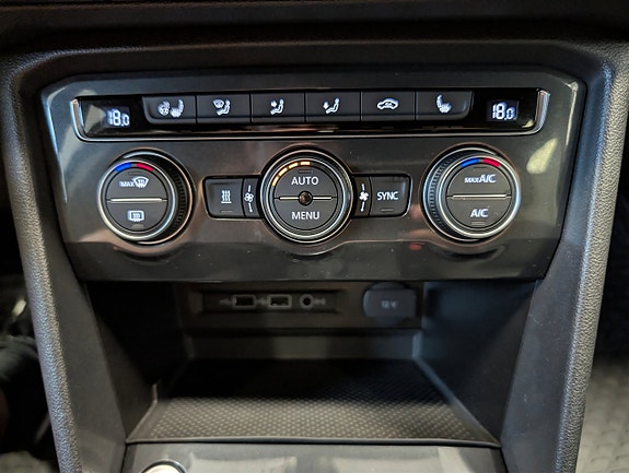 Volkswagen Tiguan 21 of 27