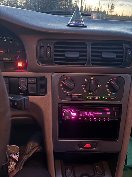 Volvo V70 3 of 4
