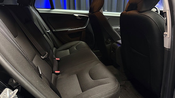 Volvo V60 13 of 30
