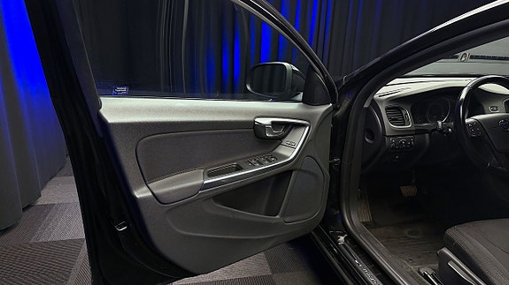 Volvo V60 9 of 30
