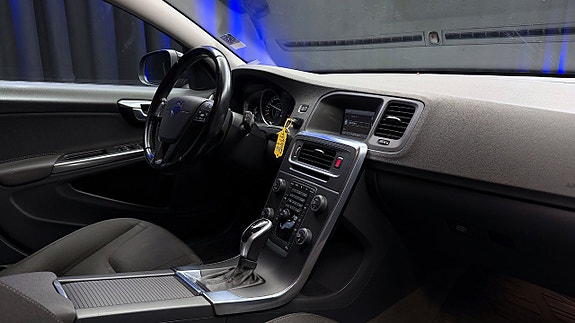 Volvo V60 12 of 30