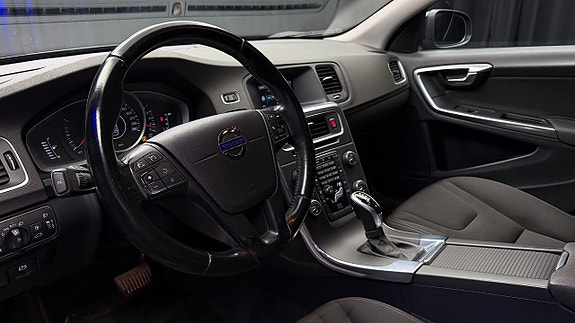 Volvo V60 11 of 30