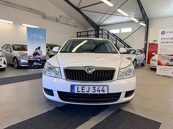 Skoda Octavia 2 of 5