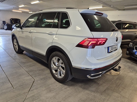 Volkswagen Tiguan 2 of 5