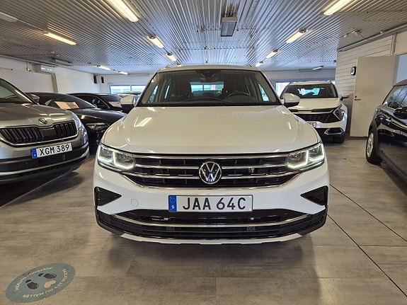 Volkswagen Tiguan 3 of 5