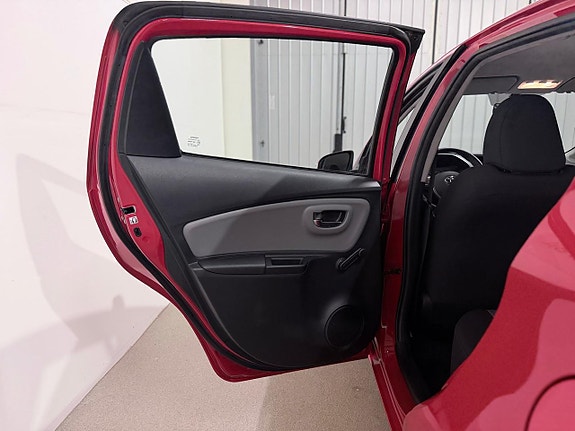 Toyota Yaris 17 of 23