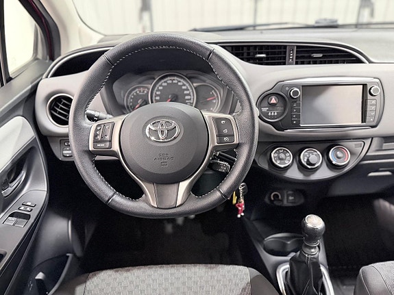 Toyota Yaris 12 of 23