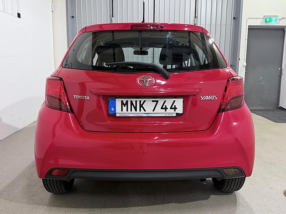 Toyota Yaris 4 of 23
