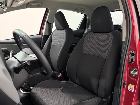 Toyota Yaris 10 of 23