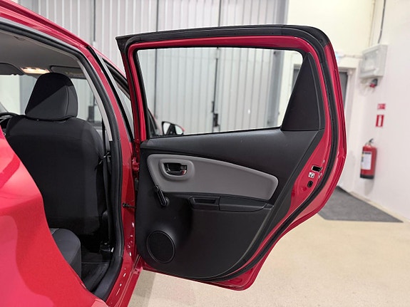Toyota Yaris 19 of 23