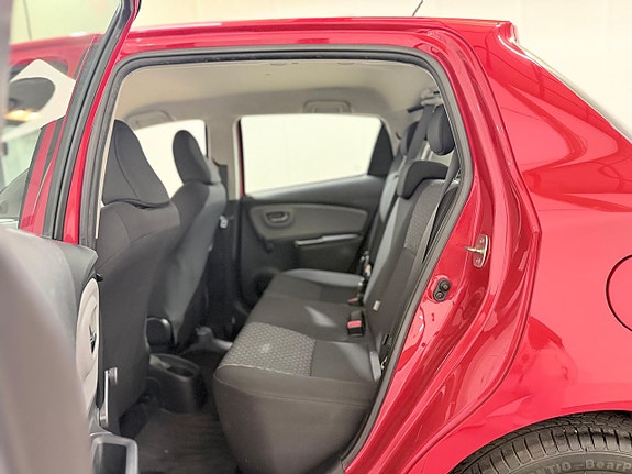 Toyota Yaris 18 of 23