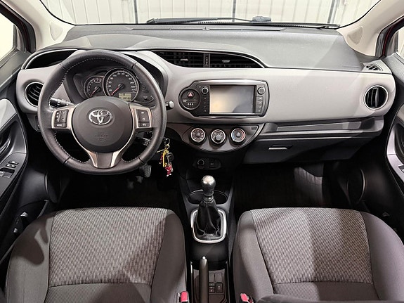 Toyota Yaris 11 of 23