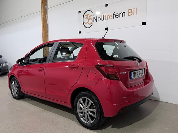 Toyota Yaris 2 of 23