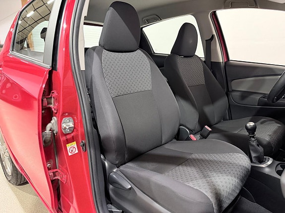 Toyota Yaris 23 of 23