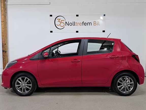 Toyota Yaris 3 of 23