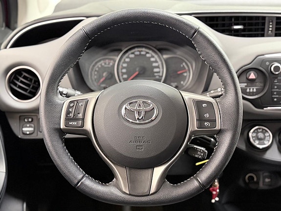 Toyota Yaris 13 of 23