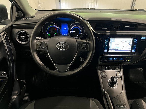 Toyota Auris 15 of 25