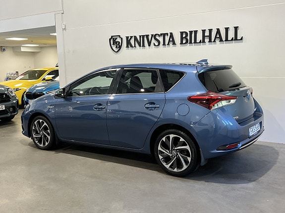 Toyota Auris 2 of 5