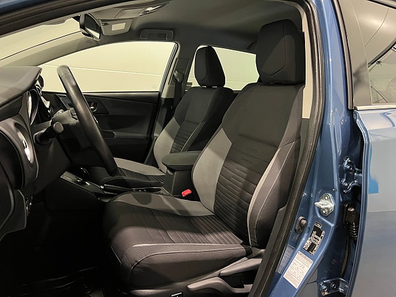 Toyota Auris 7 of 25