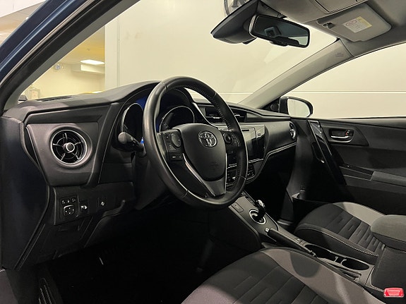 Toyota Auris 6 of 25