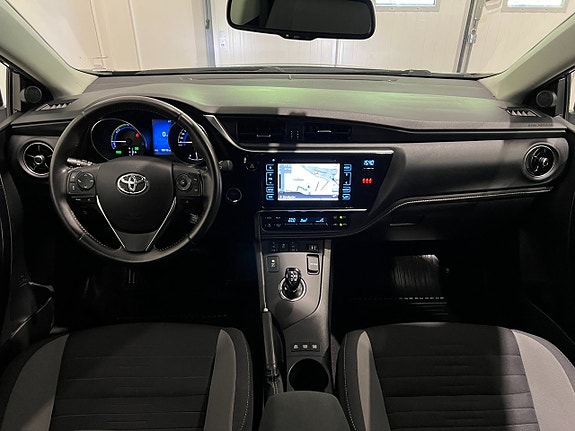 Toyota Auris 14 of 25