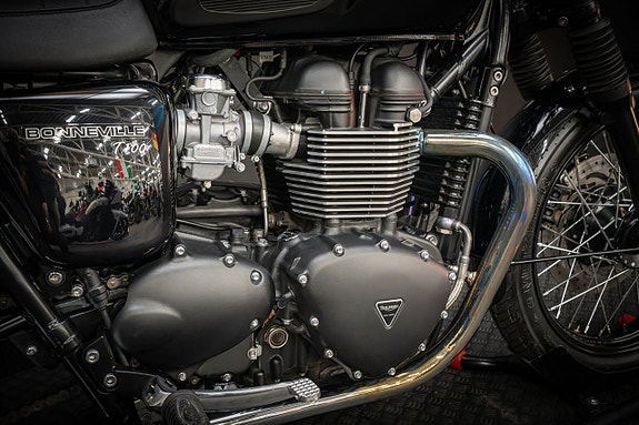 Triumph Bonneville T100 11 of 14