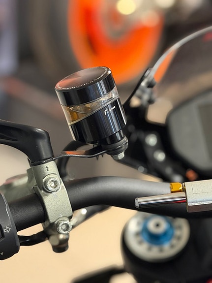 Ducati Monster 1200 R 11 of 14