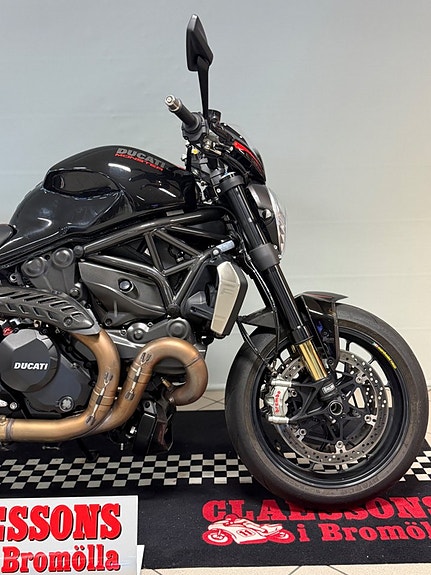 Ducati Monster 1200 R 3 of 5
