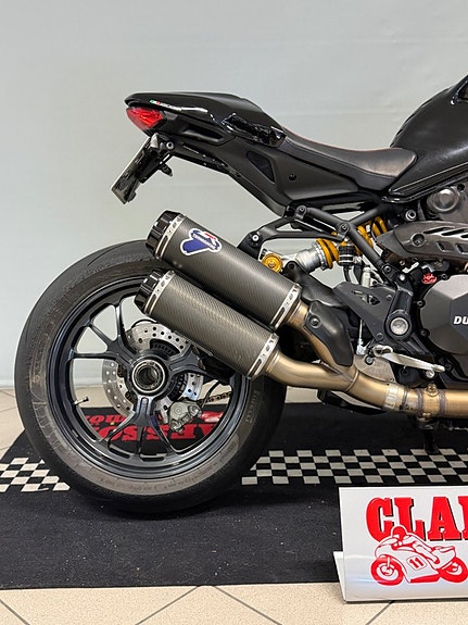 Ducati Monster 1200 R 4 of 5