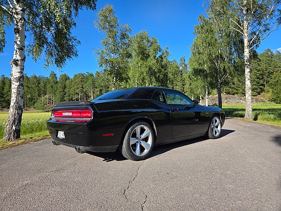 Dodge Challenger 4 of 5