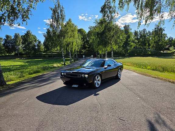 Dodge Challenger 2 of 5