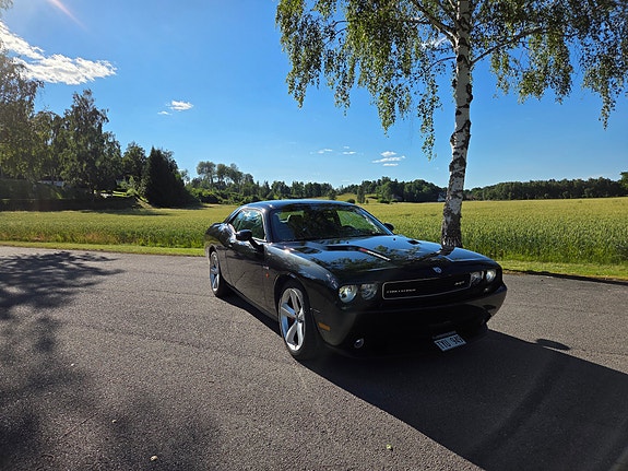 Dodge Challenger 3 of 5